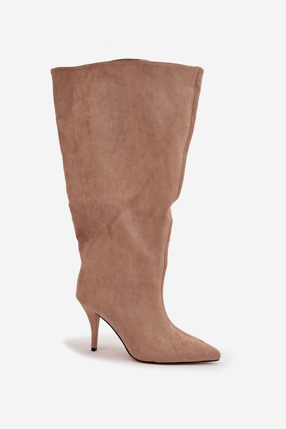 Beige suède laarzen met slanke hak en losse schacht van Sassymania – elegante hoge laarzen voor dames