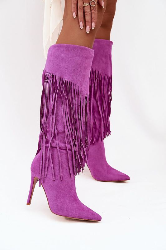 Fuchsia dameslaarzen van imitatiesuède met franjes en slanke hak – elegante boho laarzen met spitse neus.