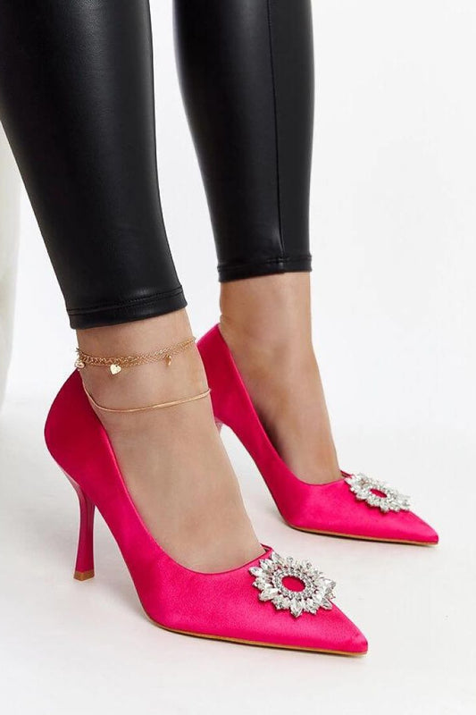 Fuchsia satijnen pumps met zirkonia en 8,5 cm hak van Sassymania – elegante naaldhakken voor dames