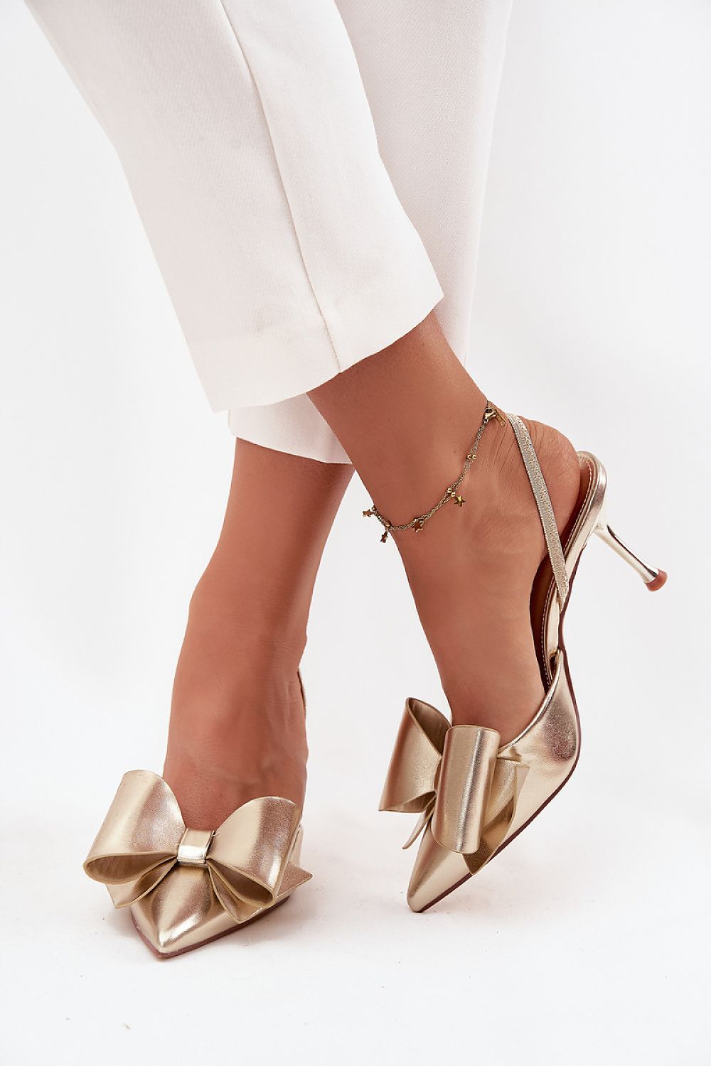 Gouden open hiel pumps met strik en 8 cm hak van Sassymania – elegante hakken voor dames