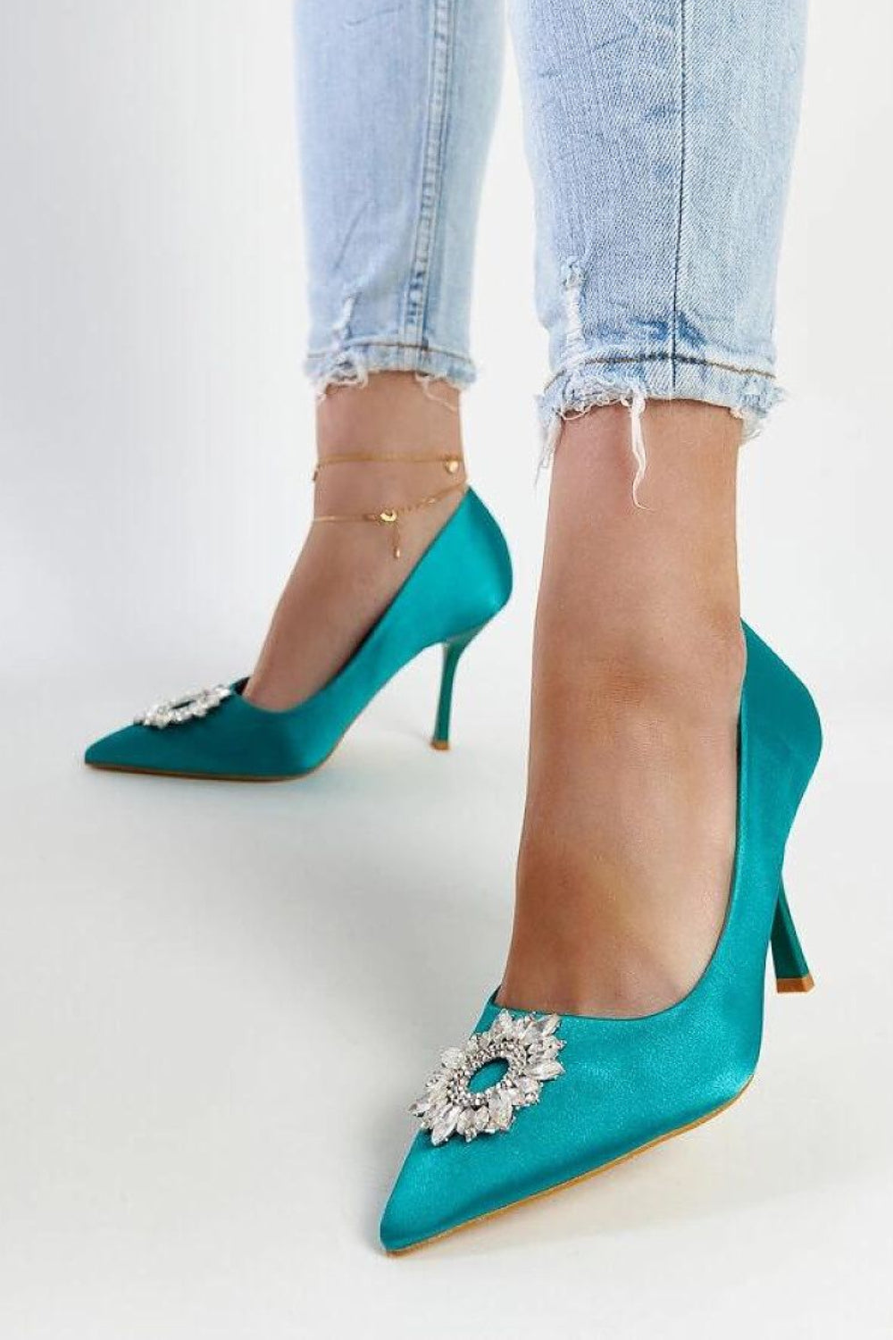 Turquoise satijnen pumps met zirkonia en 8,5 cm hak van Sassymania – elegante naaldhakken voor dames