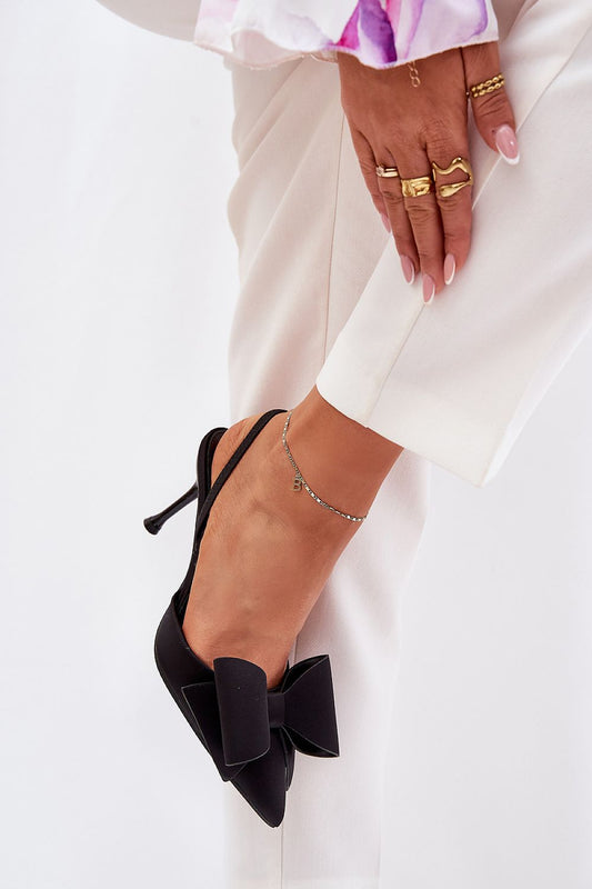Zwarte open hiel pumps met strik en 8 cm hak van Sassymania – elegante satijnen naaldhakken voor dames