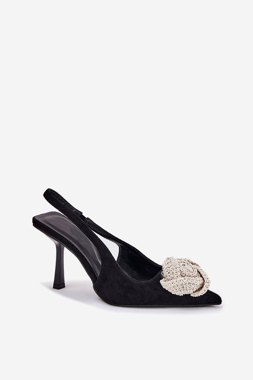Zwarte suède open hiel pumps met bloem en 9 cm hak van Sassymania – elegante hakken voor dames