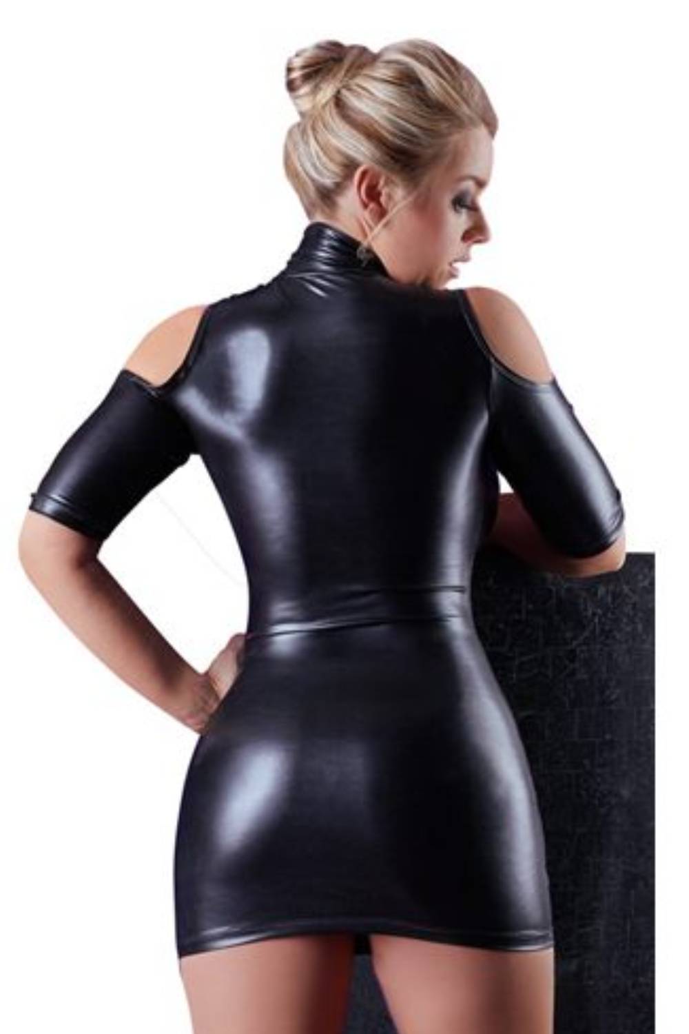 Sexy Wetlook-Kleid mit offenen Schultern