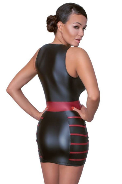 Mattes, tailliertes Wetlook-Kleid