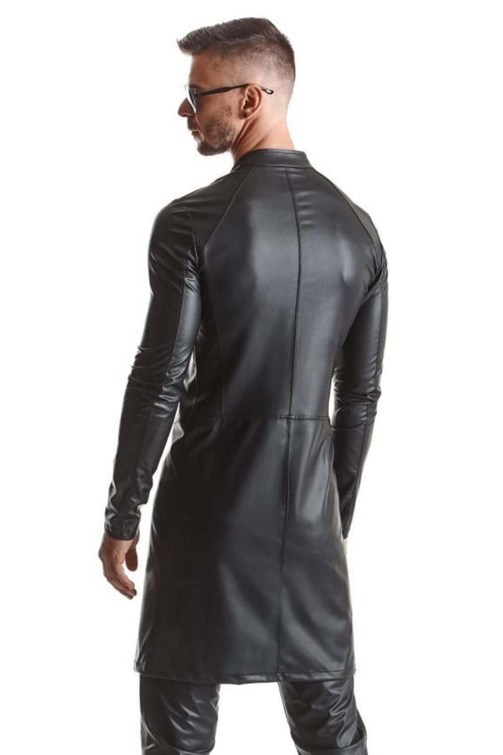 Langer Herrenmantel im Wetlook