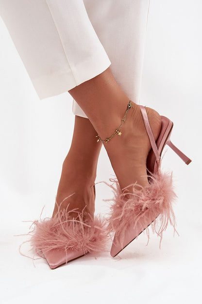 Roze open hiel pumps met veren en 8,5 cm hak van Sassymania – elegante dameshakken met puntige neus
