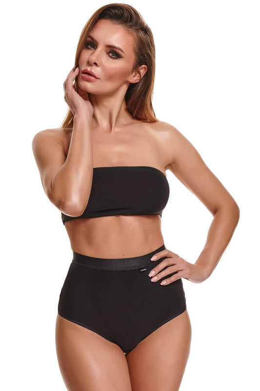 Retro style bra & high-waisted shorts