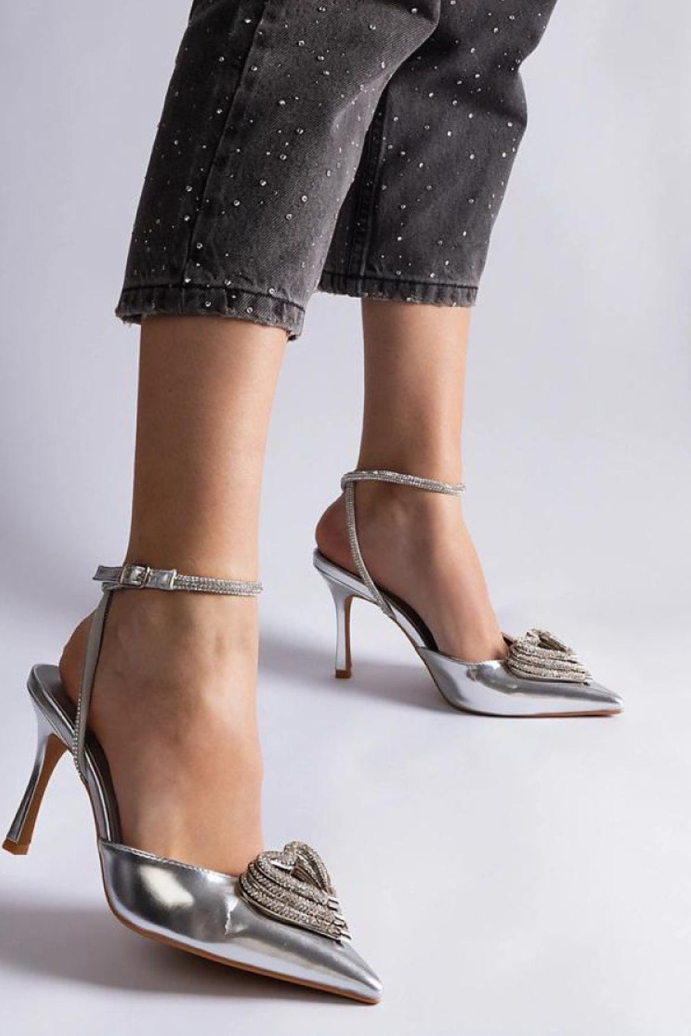 Zilveren open hiel pumps met zirkonia en 7 cm hak van Sassymania – luxe feestelijke schoenen voor dames