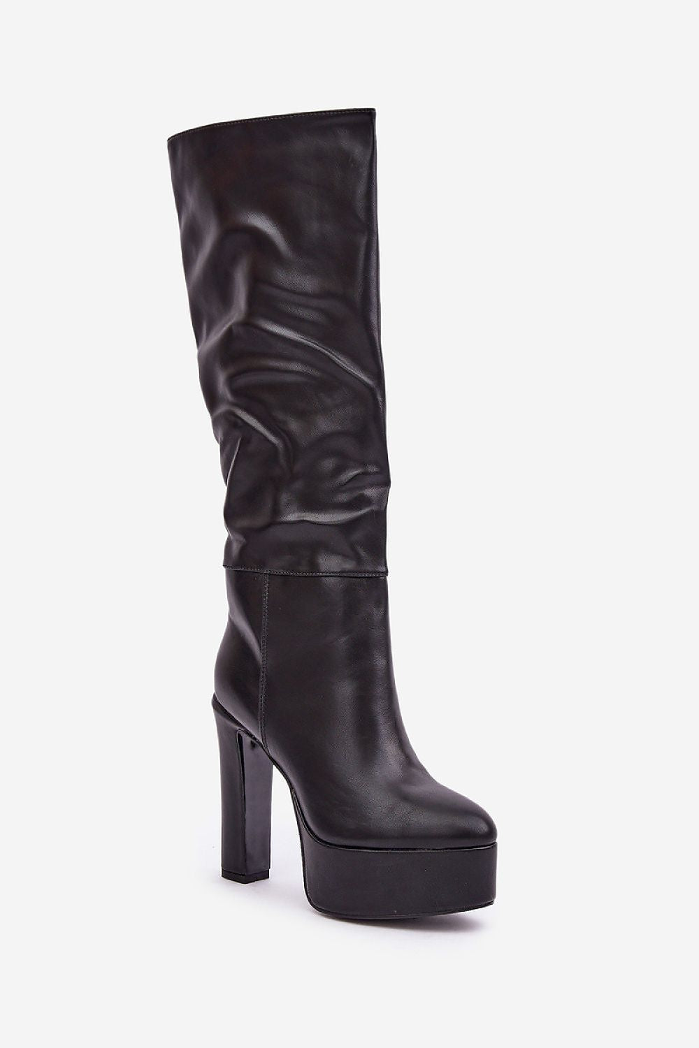Elegante zwarte plateau laarzen van imitatieleer met hoge hak en subtiel gerimpelde schacht – stijlvolle dameslaarzen met platform, perfect voor moderne winterlooks.