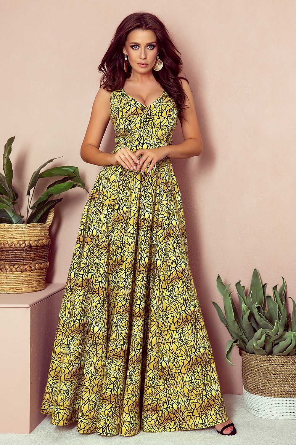 Fitted and flared maxi gala dress in gold