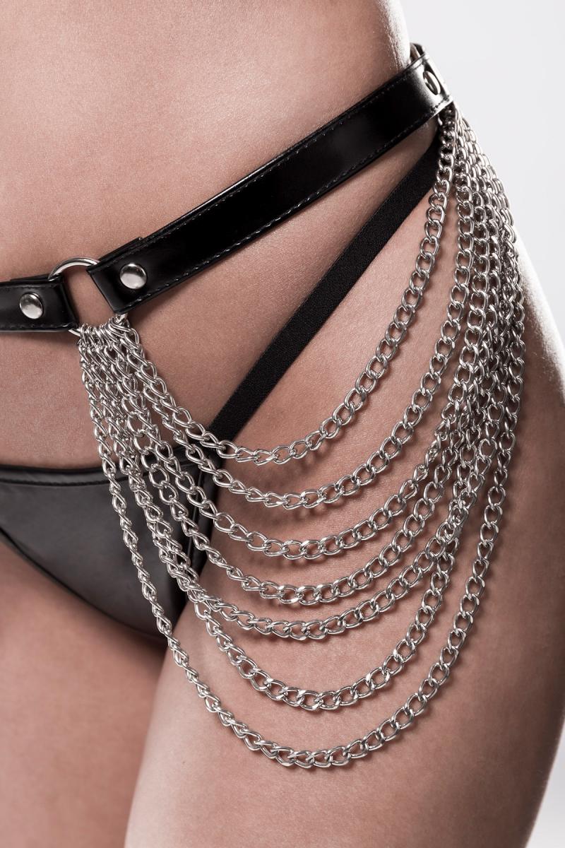 Kinky BDSM lingerie set met ketting