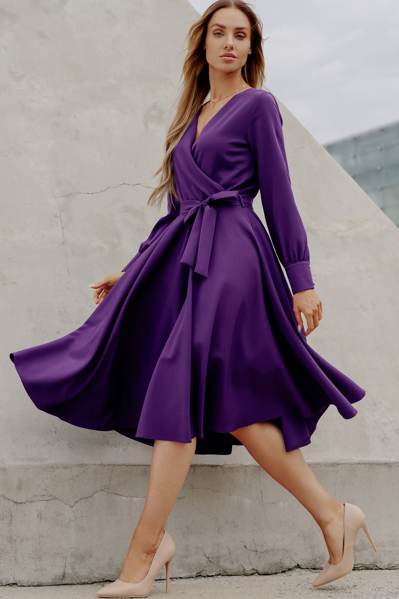 Lange mouwen uitlopende jurk violet