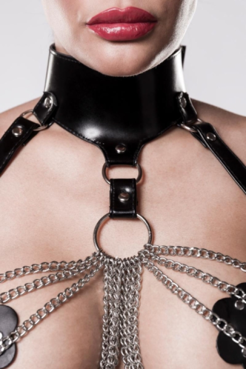 Kinky BDSM lingerie set met ketting