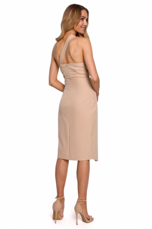 Klassieke asymmetrische jurk beige